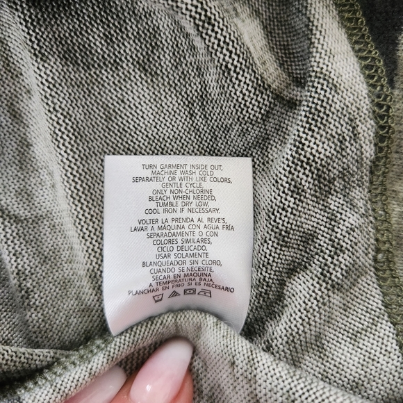 Moda Green Camouflage Balloon Sleeve Top Size Medium - Picture 7 of 7